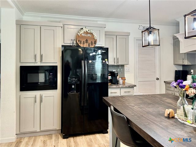 1021 Lewis Lane, Harwood, TX 78632