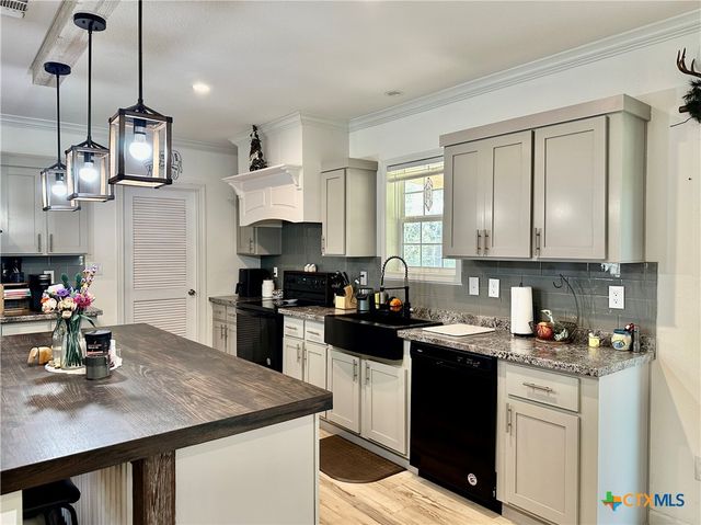 1021 Lewis Lane, Harwood, TX 78632