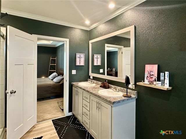 1021 Lewis Lane, Harwood, TX 78632