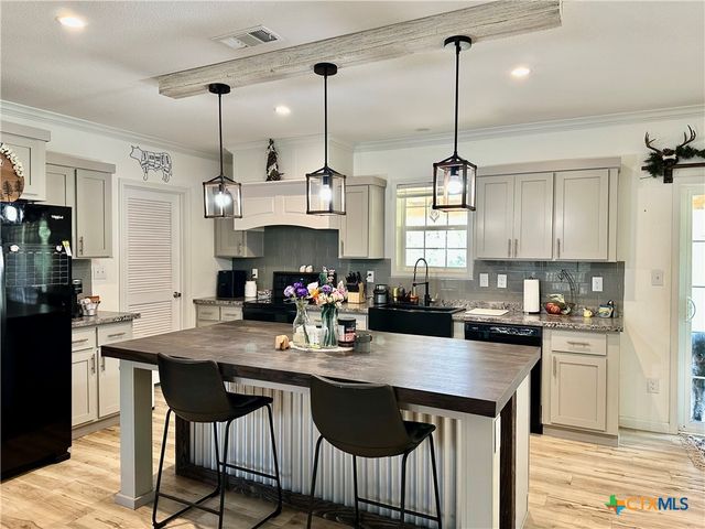 1021 Lewis Lane, Harwood, TX 78632