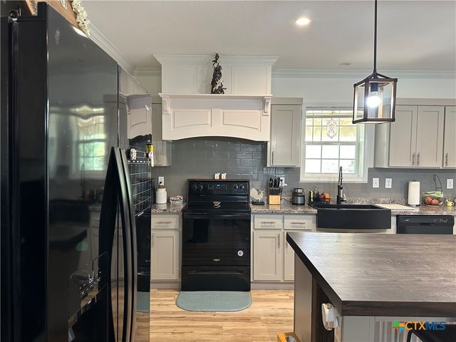 1021 Lewis Lane, Harwood, TX 78632