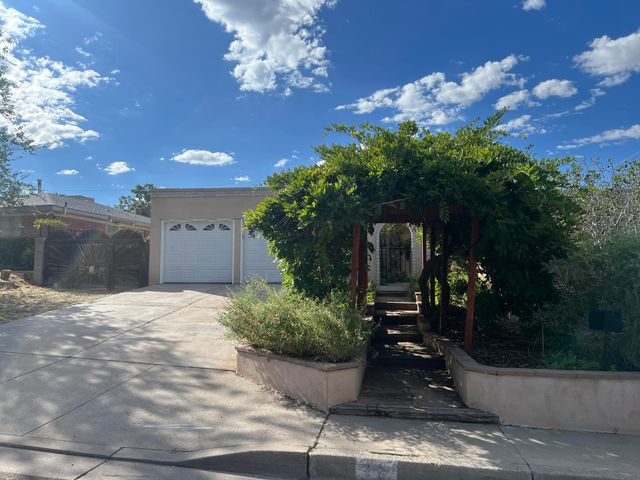 9116 ORLANDO Place NE, Albuquerque, NM 87111