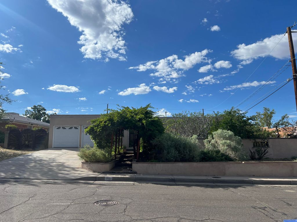 9116 ORLANDO Place NE, Albuquerque, NM 87111