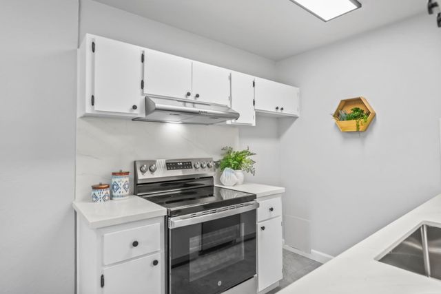 978 Kiely Boulevard E, Santa Clara, CA 95051