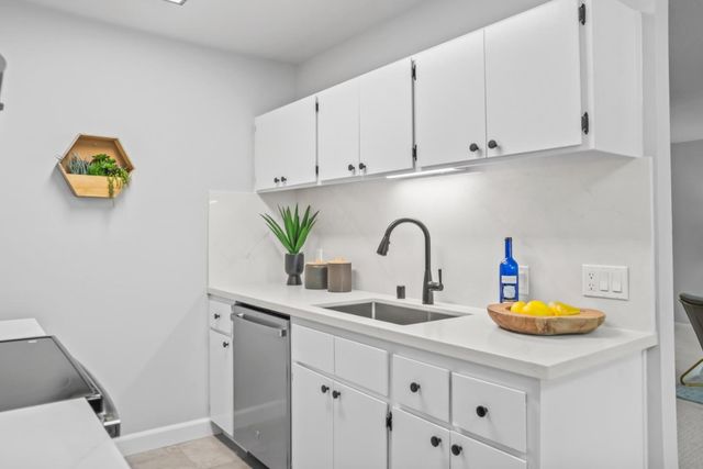 978 Kiely Boulevard E, Santa Clara, CA 95051