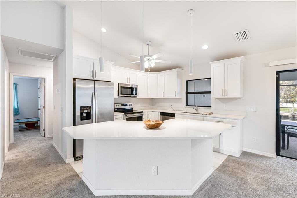 Image 11 of property listing at 1301 SE 23rd TER, Cape Coral, FL 33990