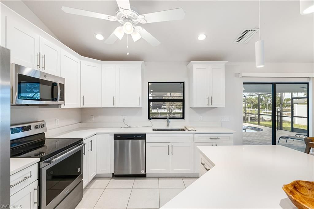 Image 12 of property listing at 1301 SE 23rd TER, Cape Coral, FL 33990