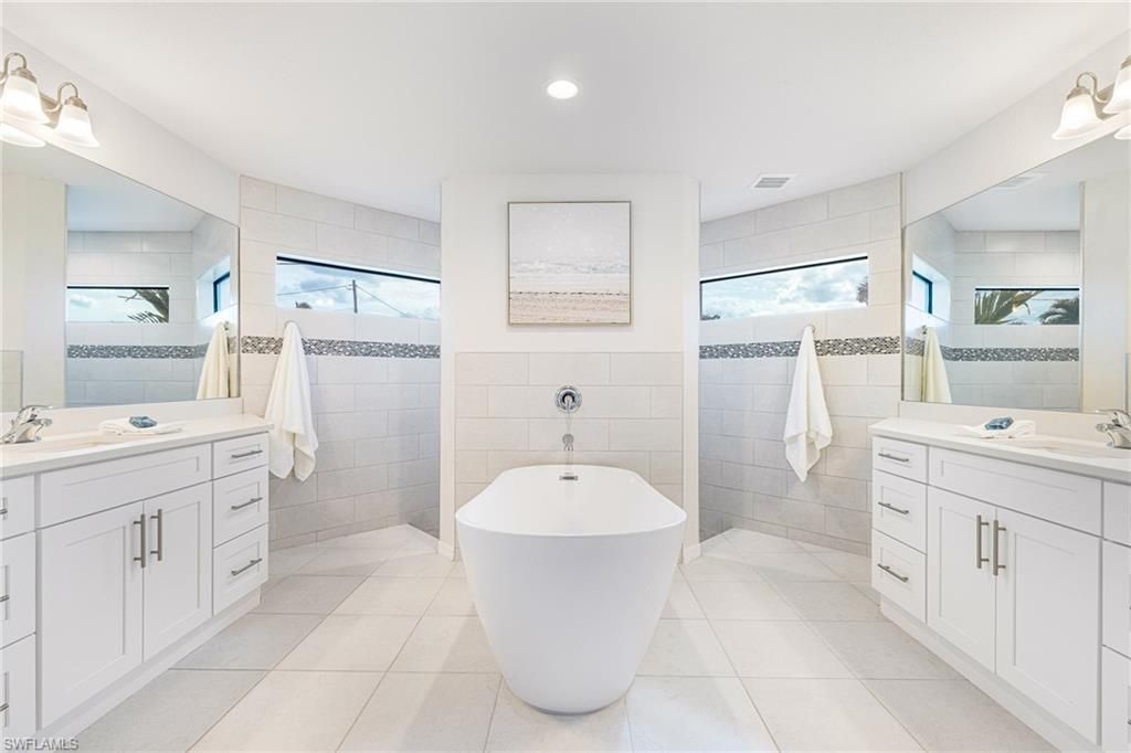 Image 19 of property listing at 1301 SE 23rd TER, Cape Coral, FL 33990