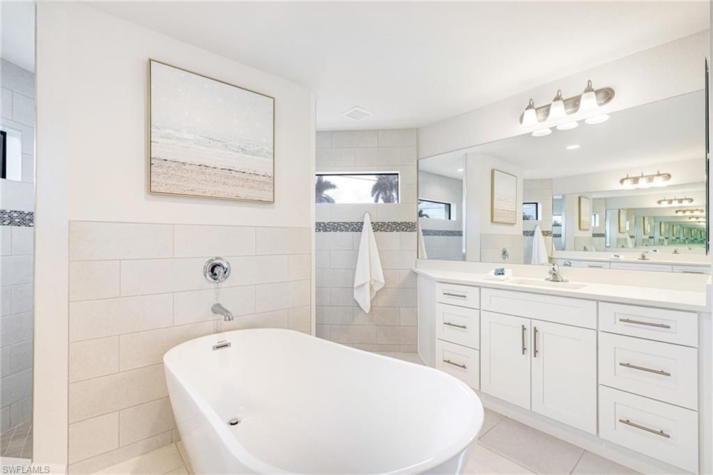 Image 20 of property listing at 1301 SE 23rd TER, Cape Coral, FL 33990