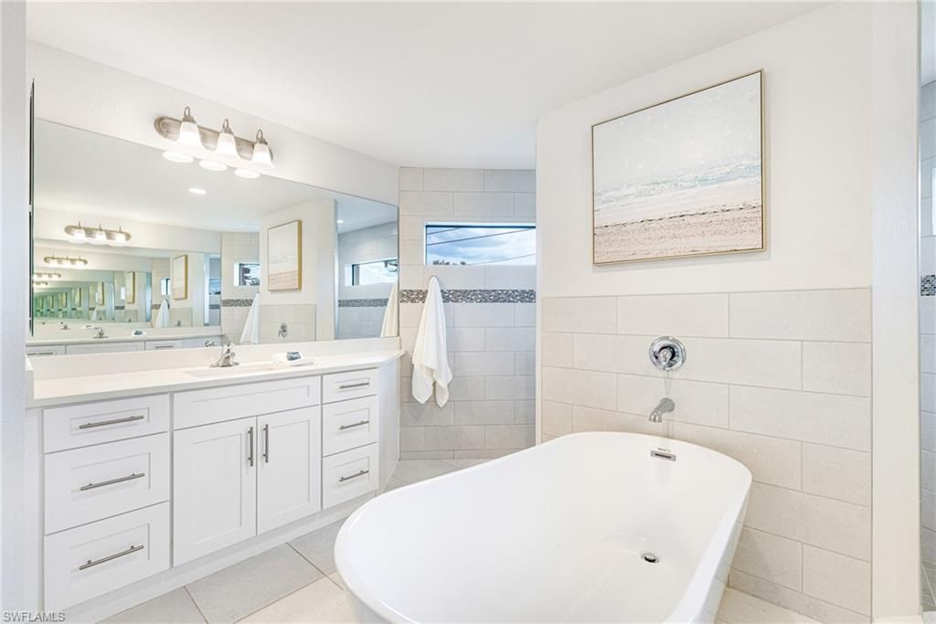 Image 21 of property listing at 1301 SE 23rd TER, Cape Coral, FL 33990