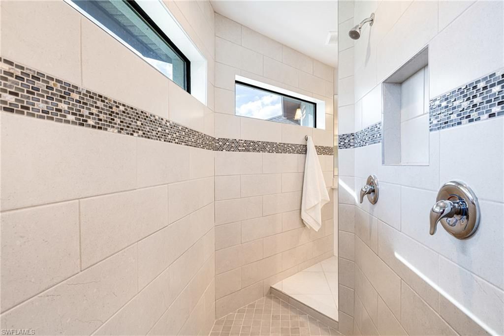 Image 22 of property listing at 1301 SE 23rd TER, Cape Coral, FL 33990