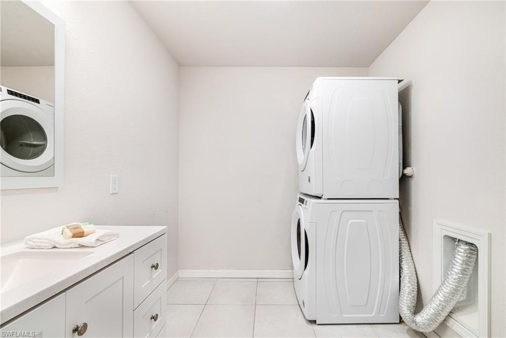 Image 26 of property listing at 1301 SE 23rd TER, Cape Coral, FL 33990