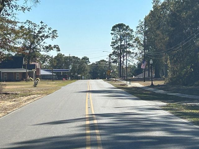 816 N Broad St, Cowarts, AL 36321