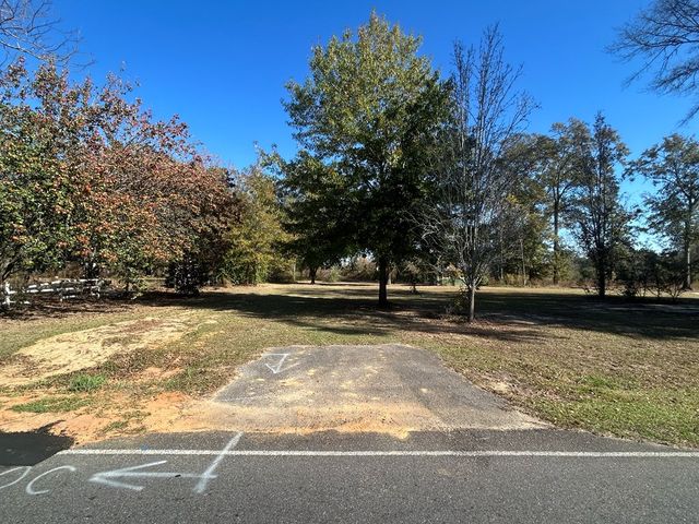 816 N Broad St, Cowarts, AL 36321