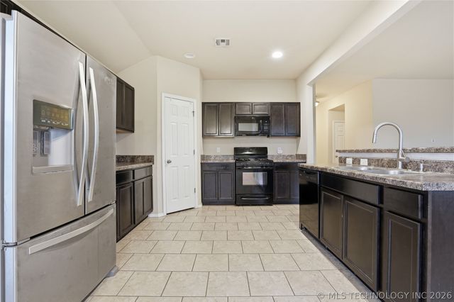 6081 E 148th Street S, Bixby, OK 74008