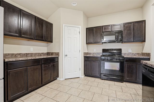 6081 E 148th Street S, Bixby, OK 74008