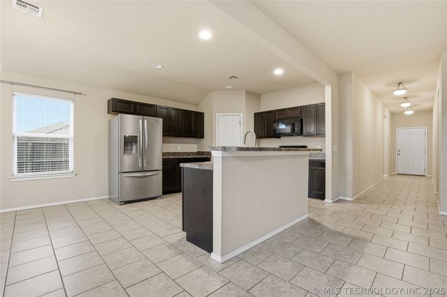 6081 E 148th Street S, Bixby, OK 74008