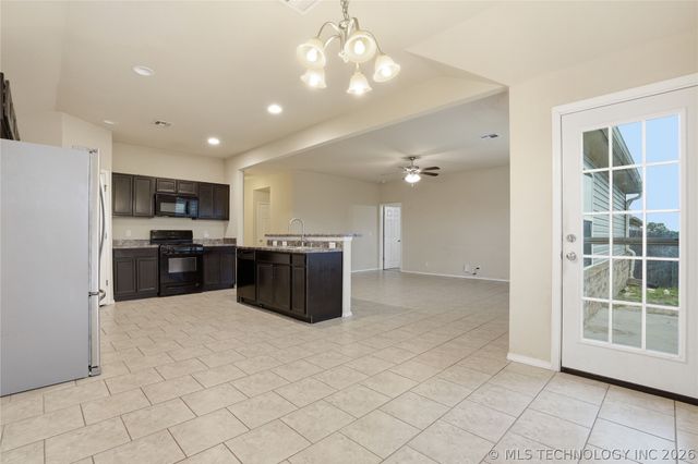 6081 E 148th Street S, Bixby, OK 74008