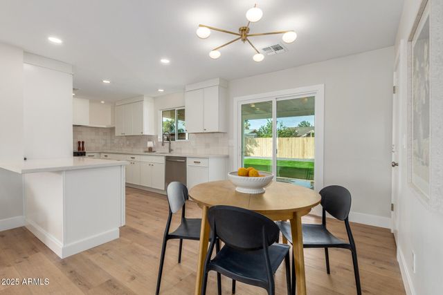 1006 W GRANDVIEW Street, Mesa, AZ 85201