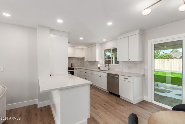 1006 W GRANDVIEW Street, Mesa, AZ 85201