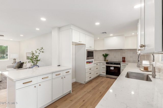 1006 W GRANDVIEW Street, Mesa, AZ 85201