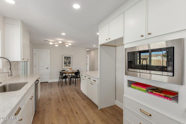 1006 W GRANDVIEW Street, Mesa, AZ 85201