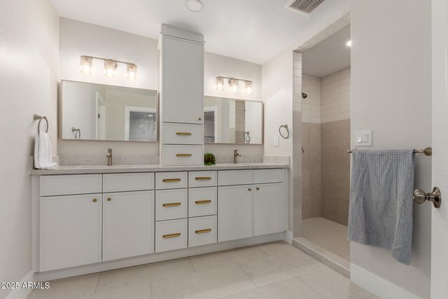 1006 W GRANDVIEW Street, Mesa, AZ 85201