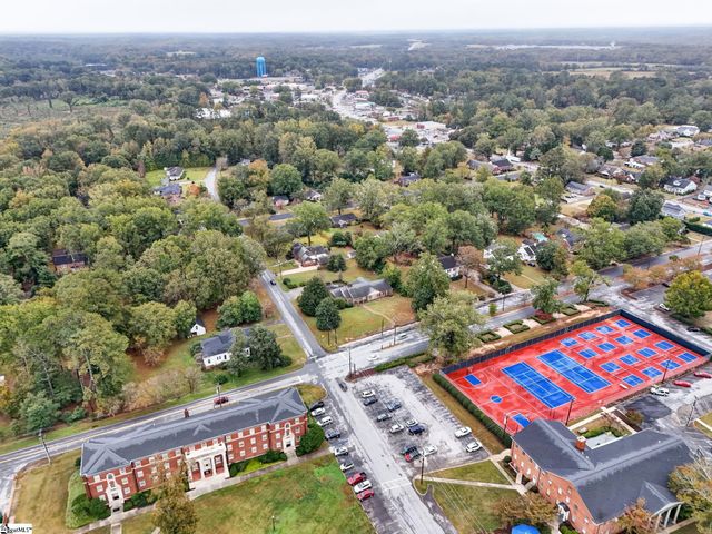 607 S Adair Street, Clinton, SC 29325