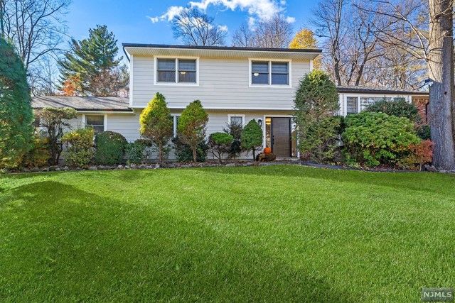 121 Overlook Drive, Woodcliff Lake, NJ 07677