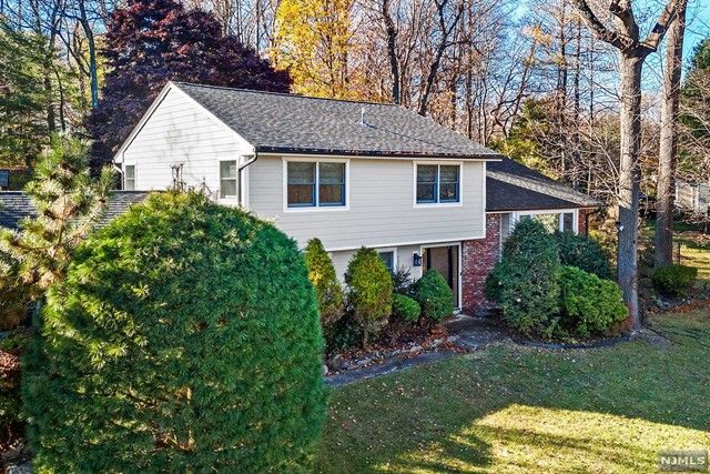 121 Overlook Drive, Woodcliff Lake, NJ 07677