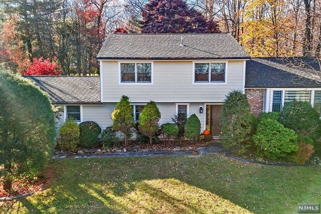 121 Overlook Drive, Woodcliff Lake, NJ 07677