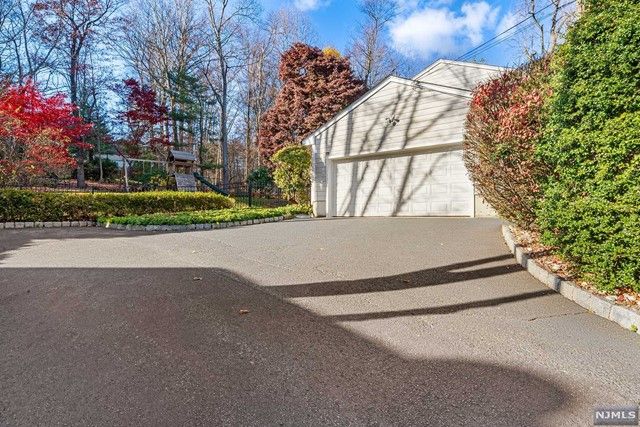 121 Overlook Drive, Woodcliff Lake, NJ 07677