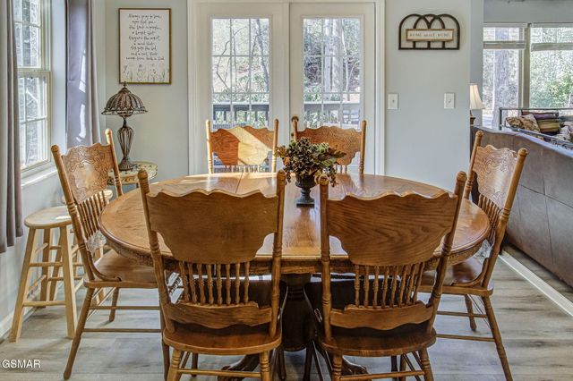 802 Crystal Br Way, Gatlinburg, TN 37738