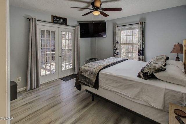 802 Crystal Br Way, Gatlinburg, TN 37738