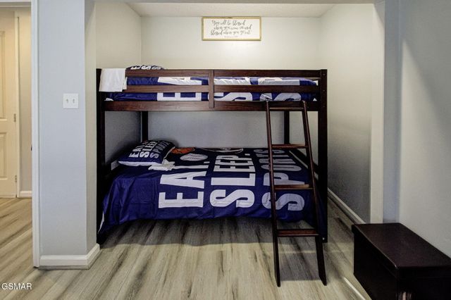 802 Crystal Br Way, Gatlinburg, TN 37738