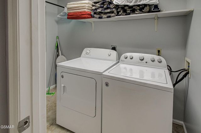 802 Crystal Br Way, Gatlinburg, TN 37738