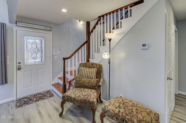 802 Crystal Br Way, Gatlinburg, TN 37738