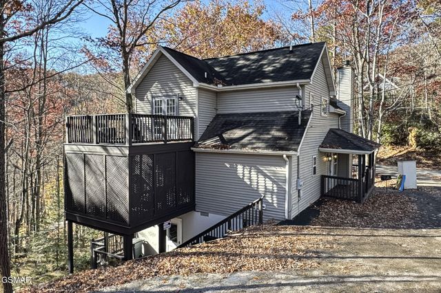 802 Crystal Br Way, Gatlinburg, TN 37738