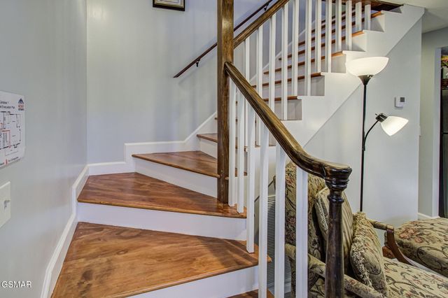 802 Crystal Br Way, Gatlinburg, TN 37738