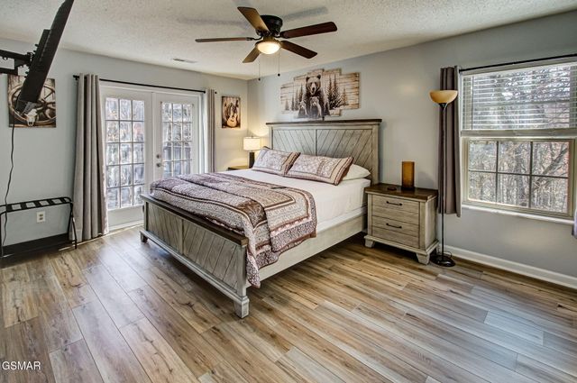 802 Crystal Br Way, Gatlinburg, TN 37738