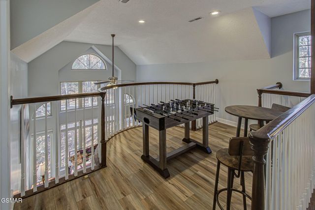 802 Crystal Br Way, Gatlinburg, TN 37738