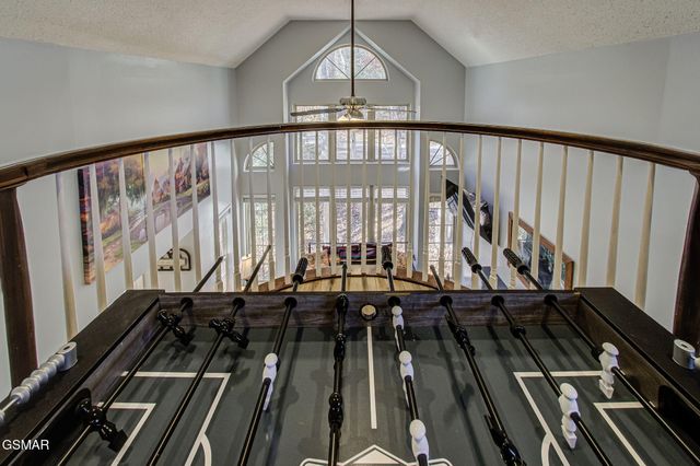 802 Crystal Br Way, Gatlinburg, TN 37738