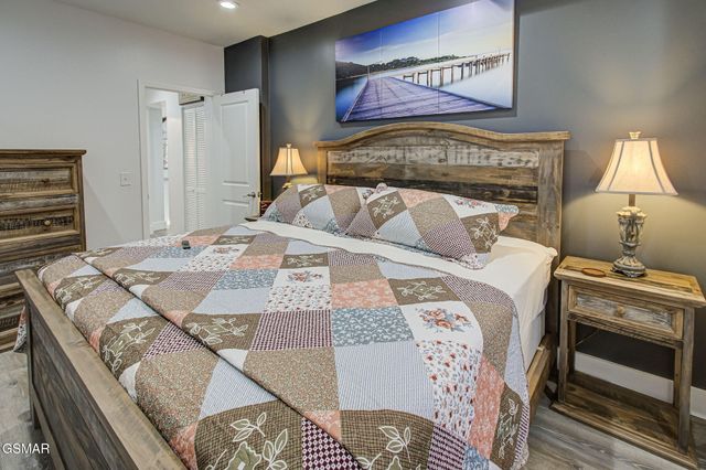 802 Crystal Br Way, Gatlinburg, TN 37738