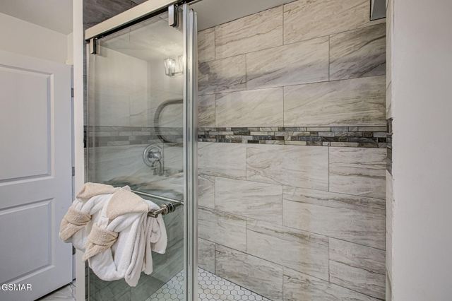 802 Crystal Br Way, Gatlinburg, TN 37738