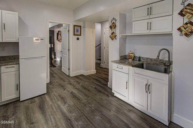 802 Crystal Br Way, Gatlinburg, TN 37738