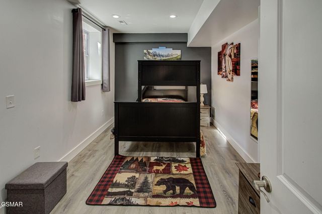 802 Crystal Br Way, Gatlinburg, TN 37738