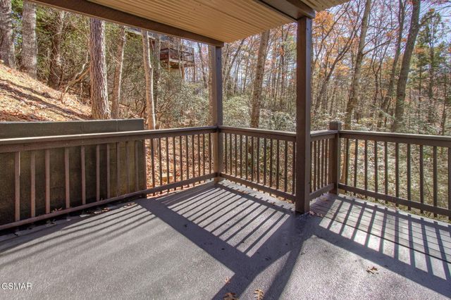 802 Crystal Br Way, Gatlinburg, TN 37738