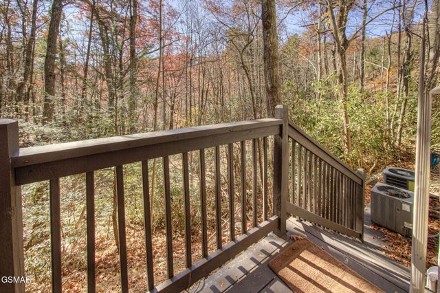 802 Crystal Br Way, Gatlinburg, TN 37738