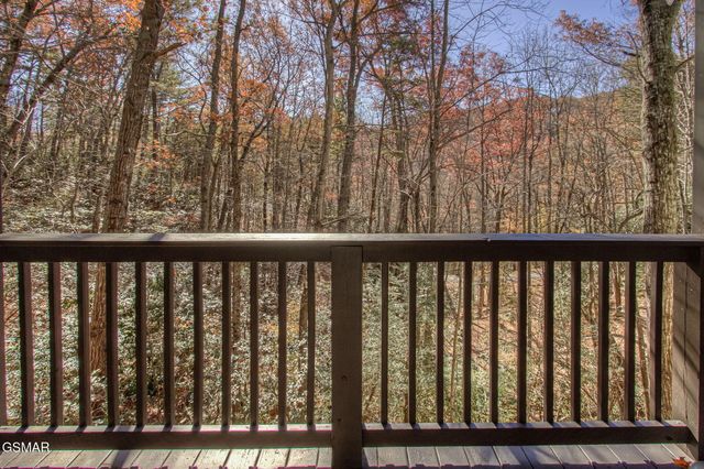 802 Crystal Br Way, Gatlinburg, TN 37738