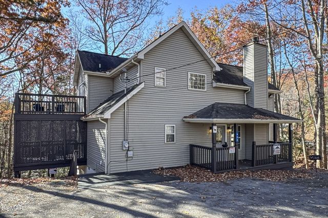 802 Crystal Br Way, Gatlinburg, TN 37738